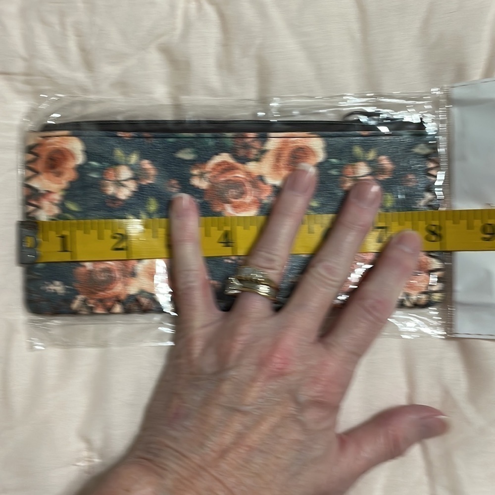 Free w 25 purchase 💛Floral wallet nwt - Picture 3 of 4